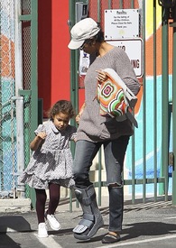 Halle Berry picks up Nahla from school in L.A. 22.2.2012_27.jpg