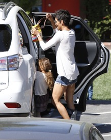 Halle Berry picks up her daughter Nahla from school in L.A. 9.3.2012_08.jpg