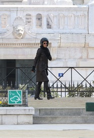 Halle Berry pictured in Paris on a motorbike 19.3.2012_24.jpg