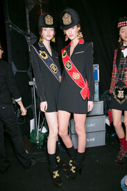 Moschino_Fall_2013_Backstage_Ad0n_Mp_FM1p_Px.jpg