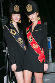 Moschino_Fall_2013_Backstage_RR0_SKs_AQ8j0x.jpg