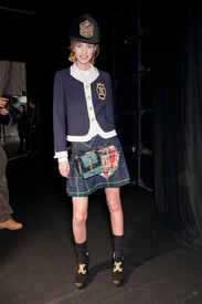 Moschino_Fall_2013_Backstage_T9qt_R7_GX1zkx.jpg