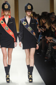 Moschino_Fall_2013_r_W2_PJZO_PKax.jpg