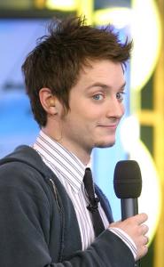 elijah_wood_mic__jpg_1.jpg