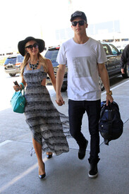 parishilton032113_03.jpg