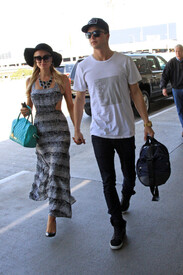 parishilton032113_05.jpg