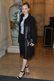 Amanda Seyfried Carine Roitfeld Cocktail Party in Paris_030513_02.jpg