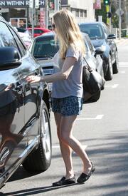 Amanda Seyfried out and about in Beverly Hills_031213_06.jpg