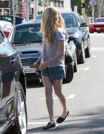 Amanda Seyfried out and about in Beverly Hills_031213_13.jpg