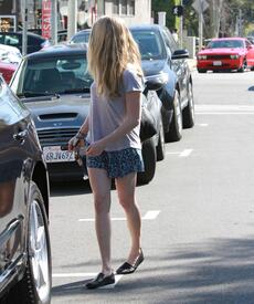 Amanda Seyfried out and about in Beverly Hills_031213_15.jpg