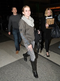 Preppie_-_Emma_Roberts_departing_from_LAX_Airport_-_Feb._9_2010_665.jpg