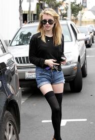 celebrity_paradise.com_TheElder_EmmaRoberts2011_04_02_outsideasaloninWestHollywood2.jpg