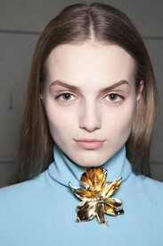 Emanuel_Ungaro_Fall_2013_Backstage_5ml4_U9yyu_Mx.jpg