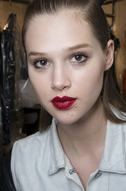 Alexis_Mabille_Fall_2013_Backstage_2_Npk_S1gms_C.jpg