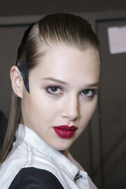 Alexis_Mabille_Fall_2013_Backstage_LMXNTaq_C9_An.jpg