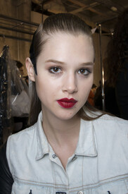 Alexis_Mabille_Fall_2013_Backstage_m1_Mogoxk_Eqx.jpg