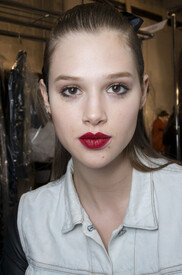 Alexis_Mabille_Fall_2013_Backstage_Sre_Du0whbmfx.jpg