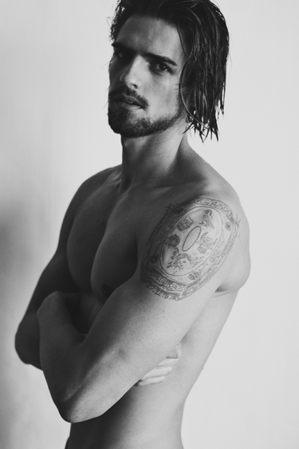 Christian Navarro - Male Fashion Models - Bellazon Christian Navarro - Male Fashion Models - Bellazon - 431 x 647 jpeg 26kB