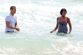 Naomi Campbell on the beach in Miami 18.3.2013_03.jpg