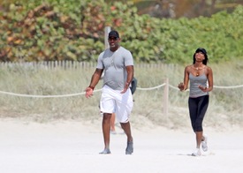 Naomi Campbell on the beach in Miami 18.3.2013_09.jpg