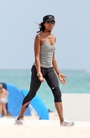 Naomi Campbell on the beach in Miami 18.3.2013_11.jpg