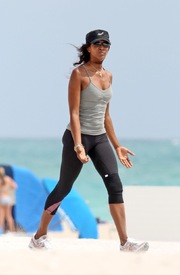 Naomi Campbell on the beach in Miami 18.3.2013_11.jpg