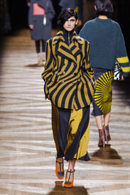 DriesVanNotenFall2014_daiane_conterato.jpg