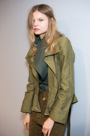 Isabel Marant Fall 2014 Backstage 09wjFyb0lTNx.jpg