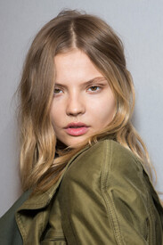 Isabel Marant Fall 2014 Backstage ZoKOVF_tZyAx.jpg