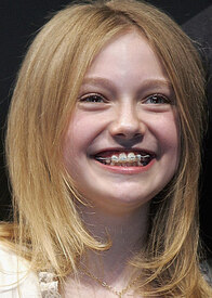 Dakota-Fanning-celebrity-braces-18830544.jpg