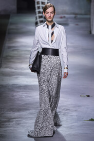 Vionnet_Runway_Paris_Fashion_Week_Womenswear_oHg89Zl6ttPx.jpg
