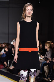 Giambattista_Valli_Runway_Paris_Fashion_Week_JfhvYv7bFbxx.jpg