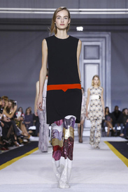 Giambattista-Valli-RTW-FW15-Paris-9658-1425906368-bigthumb.jpg