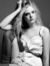 Elle Fanning --.jpg