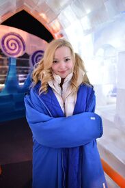 dove-cameron-the-queen-mary-s-chill-long.jpg