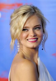 936full-sara-paxton.jpg