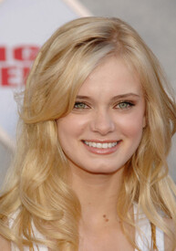 sara_paxton_1255843485.jpg