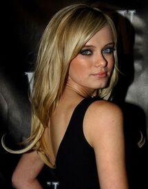 Sara-Paxton-sara-paxton-7064363-362-462.jpg