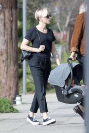 Scarlett-Johansson-out-in-LA--18.jpg