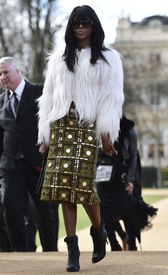 Naomi Campbell arrives for the Burberry show at LFW 23.2.2015_02.jpg