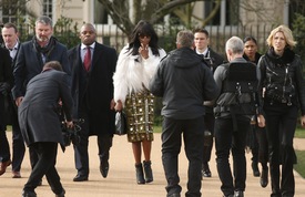 Naomi Campbell arrives for the Burberry show at LFW 23.2.2015_04.jpg