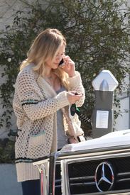 0227093228013_17_Hilary Duff - Out in Beverly Hills 2016-03-26 (18).jpg