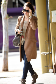 Lily Collins seen leaving her Apartment in Los Angeles_02.jpg