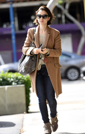 Lily Collins seen leaving her Apartment in Los Angeles_08.jpg