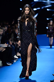 513866008_sara_sampaio_walks_the_runway_.jpg