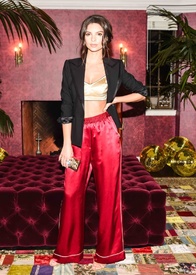 Emily_Ratajkowski_Dolce_Gabbana_Pajama_P.jpg