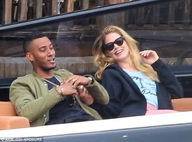 326FBE7C00000578-3503701-Water_way_to_spend_the_day_Doutzen_Kroes_and_husband_Sunnery_Jam-a-2_145861.jpg