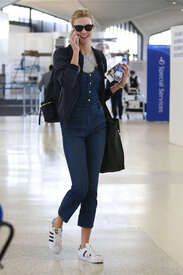 Karlie-Kloss-out-in-NYC--04.jpg