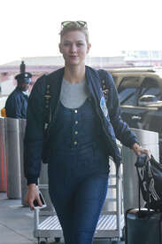 Karlie-Kloss-out-in-NYC--14.jpg