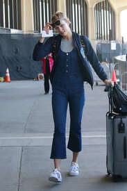 Karlie-Kloss-out-in-NYC--28.jpg